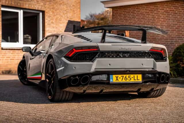 Lamborghini Huracan (2016) thumbnail 2