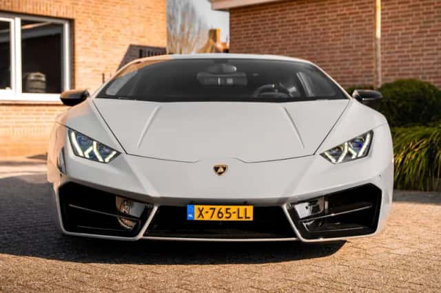 Lamborghini Huracan (2016) thumbnail 6
