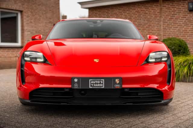 Porsche Taycan (2023) thumbnail 6