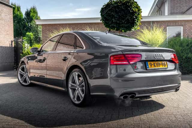 Audi S8 (2012) thumbnail 2