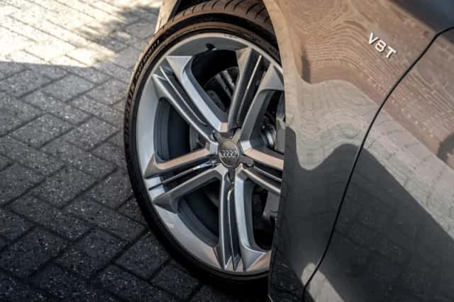 Audi S8 (2012) thumbnail 3