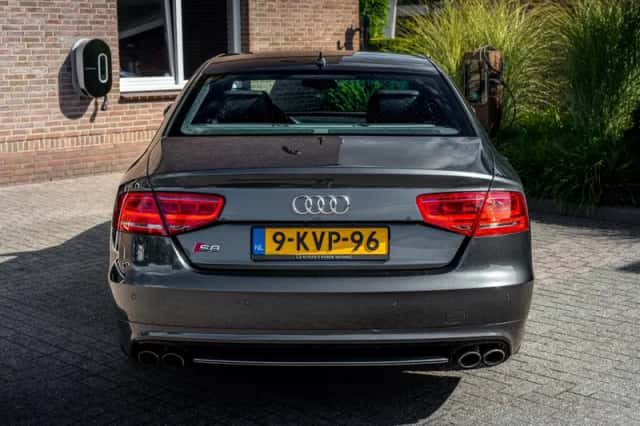 Audi S8 (2012) thumbnail 5