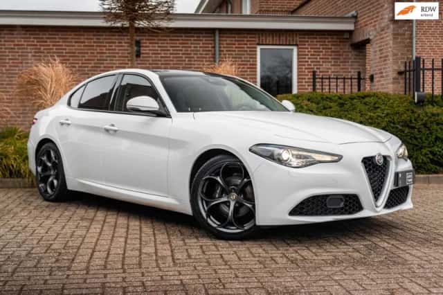 Alfa Romeo Giulia (2016) thumbnail 1