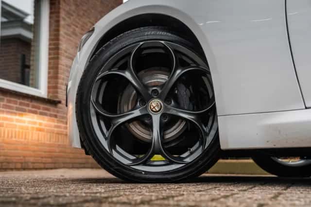 Alfa Romeo Giulia (2016) thumbnail 3