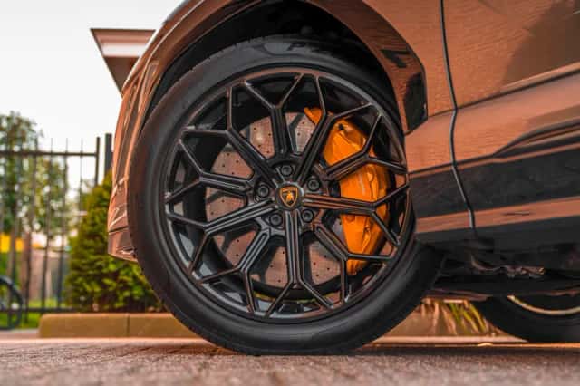 Lamborghini Urus (2019) thumbnail 3