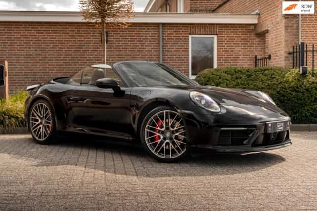 Porsche 911 (2021) thumbnail 1