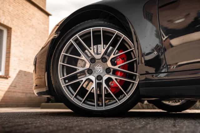 Porsche 911 (2021) thumbnail 3