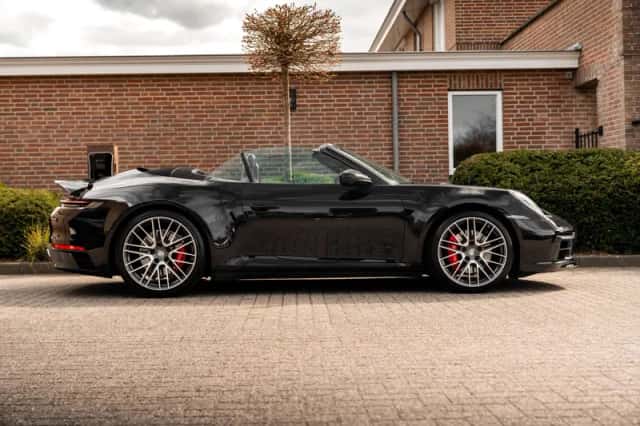 Porsche 911 (2021) thumbnail 4