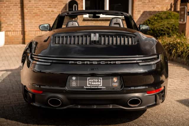 Porsche 911 (2021) thumbnail 6