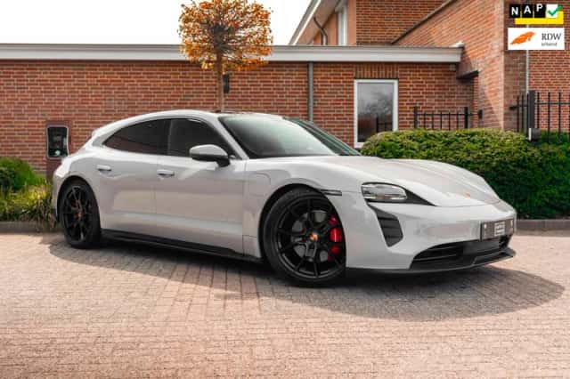 Porsche Taycan (2022) thumbnail 1