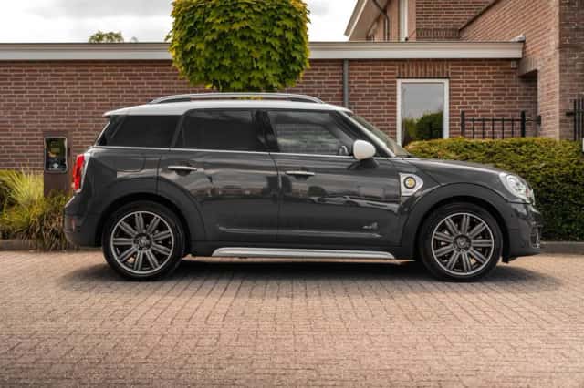 MINI Countryman (2018) thumbnail 4