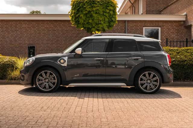 MINI Countryman (2018) thumbnail 5