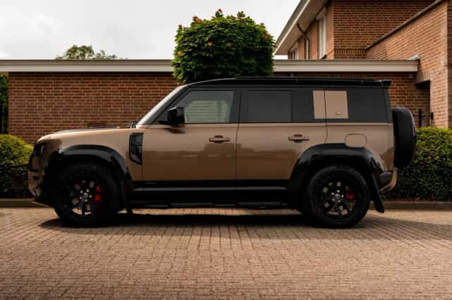 Land Rover Defender (2021) thumbnail 4