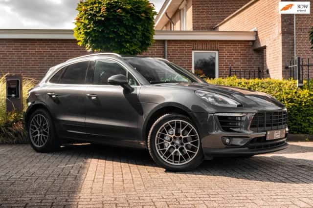 Porsche Macan (2017) thumbnail 1