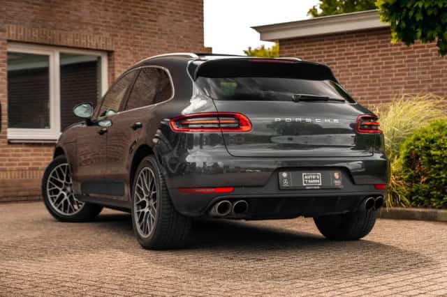 Porsche Macan (2017) thumbnail 2