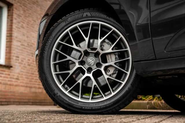 Porsche Macan (2017) thumbnail 3