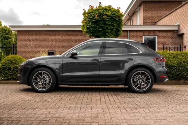 Porsche Macan (2017) thumbnail 4