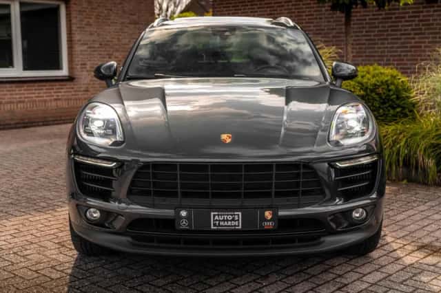 Porsche Macan (2017) thumbnail 6