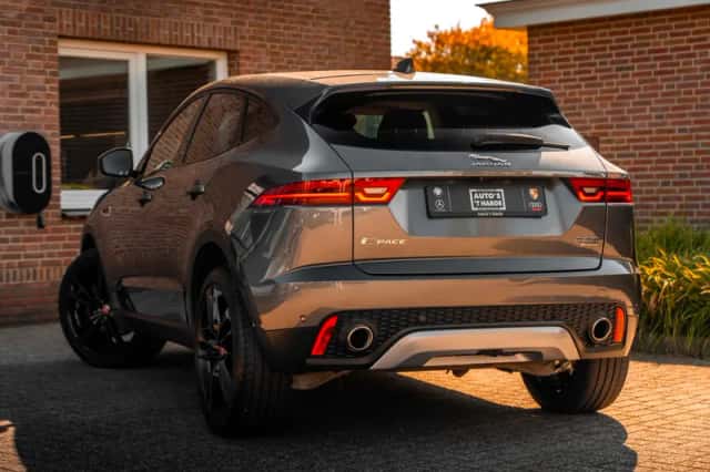 Jaguar E-Pace (2018) thumbnail 2
