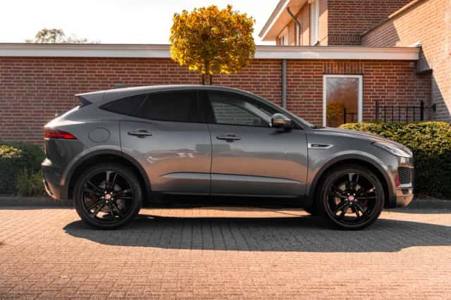 Jaguar E-Pace (2018) thumbnail 4
