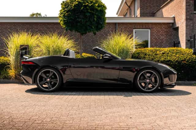 Jaguar F-Type (2015) thumbnail 4