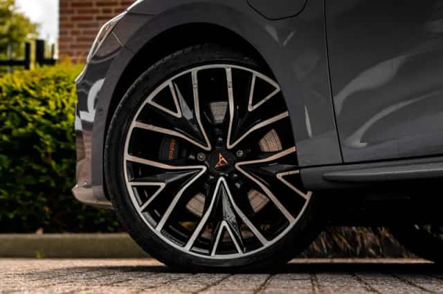 CUPRA Leon (2021) thumbnail 3