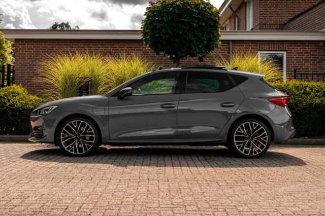 CUPRA Leon (2021) thumbnail 4