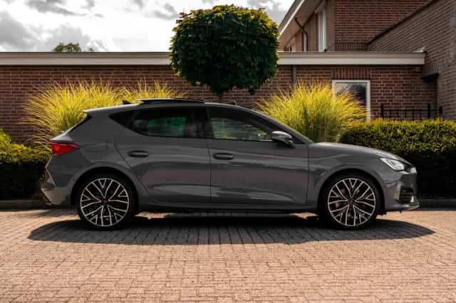 CUPRA Leon (2021) thumbnail 5