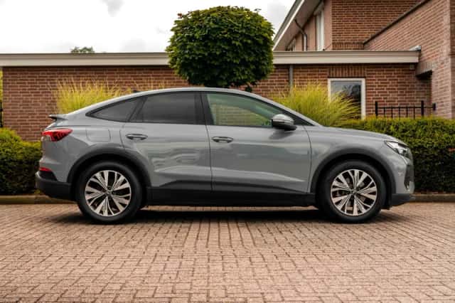 Audi Q4 e-tron (2022) thumbnail 4