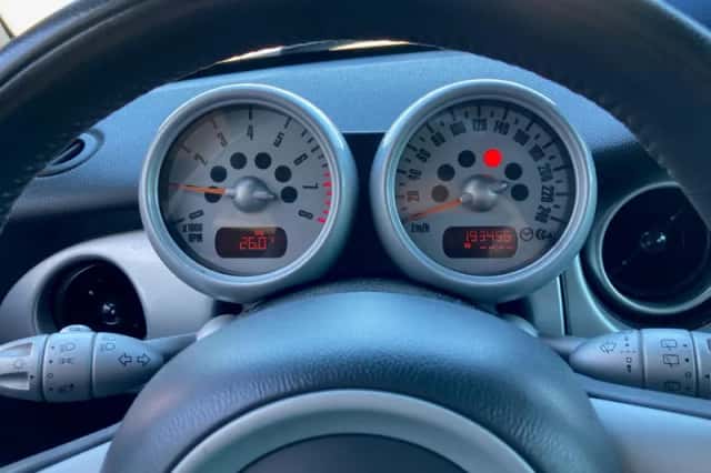 MINI Cooper (2006) thumbnail 2
