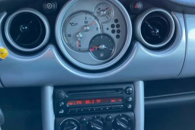 MINI Cooper (2006) thumbnail 3