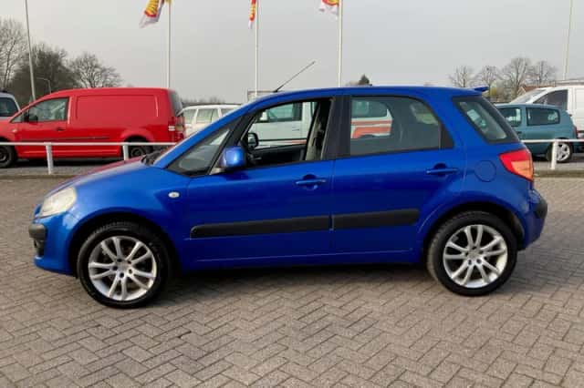 Suzuki SX4 (2009) thumbnail 2