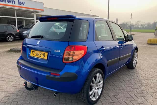 Suzuki SX4 (2009) thumbnail 5
