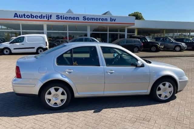 Volkswagen Bora (2000) thumbnail 1