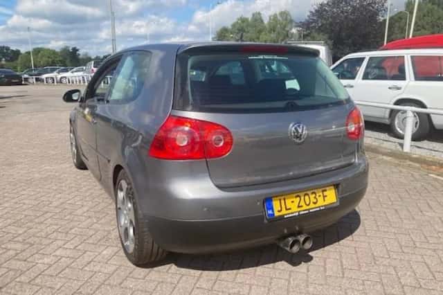 Volkswagen Golf (2004) thumbnail 4