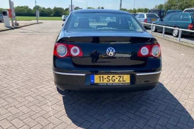 Volkswagen Passat (2006) thumbnail 5