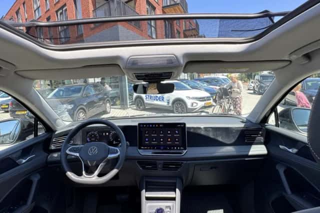 Volkswagen Tiguan (2024) thumbnail 4