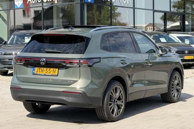 Volkswagen Tiguan (2025) thumbnail 2