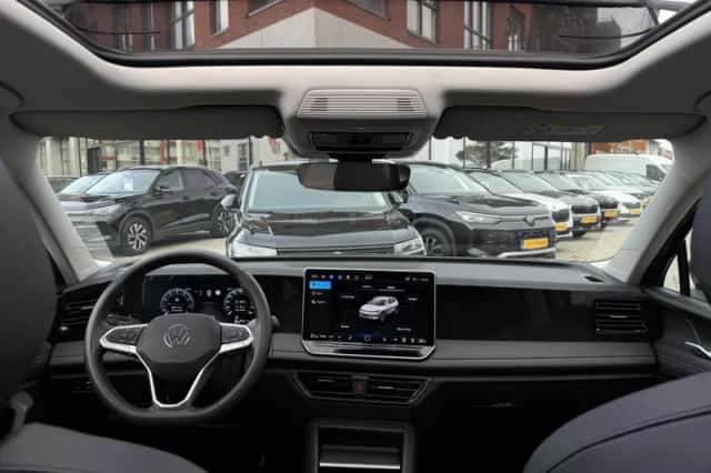 Volkswagen Tiguan (2025) thumbnail 3