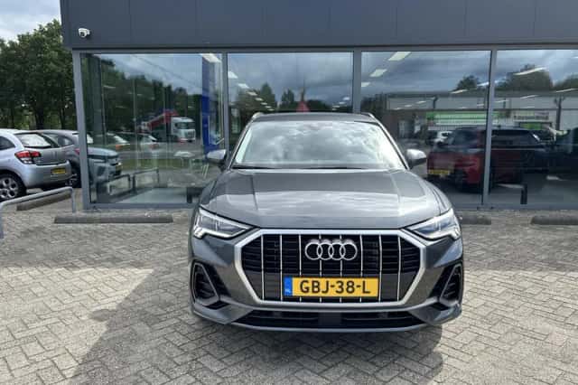 Audi Q3 (2023) thumbnail 2