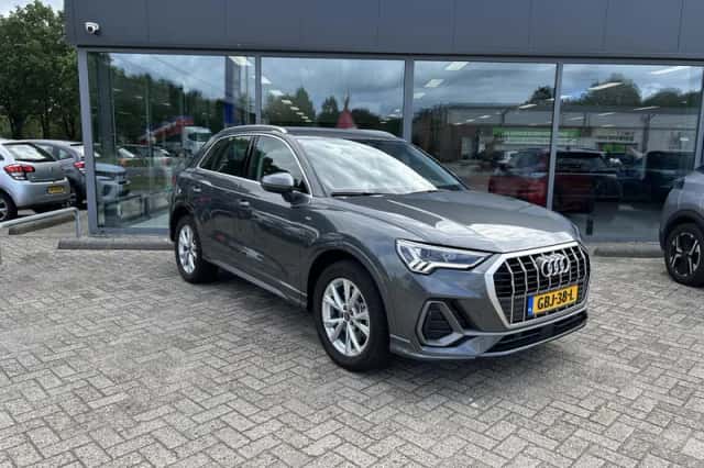 Audi Q3 (2023) thumbnail 3