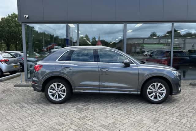 Audi Q3 (2023) thumbnail 4