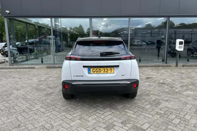 Peugeot e-2008 (2024) thumbnail 5