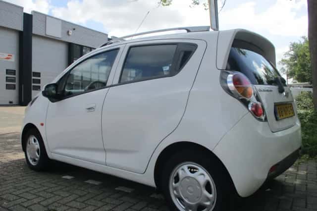 Chevrolet Spark (2010) thumbnail 3
