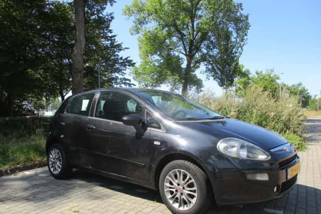 Fiat Punto (2011) thumbnail 2