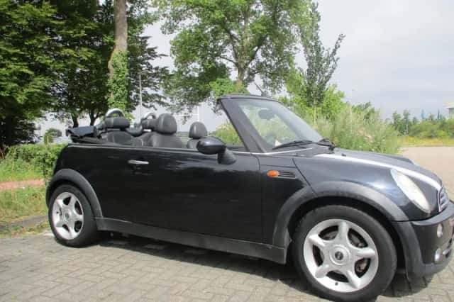 MINI Cabrio (2004) thumbnail 3