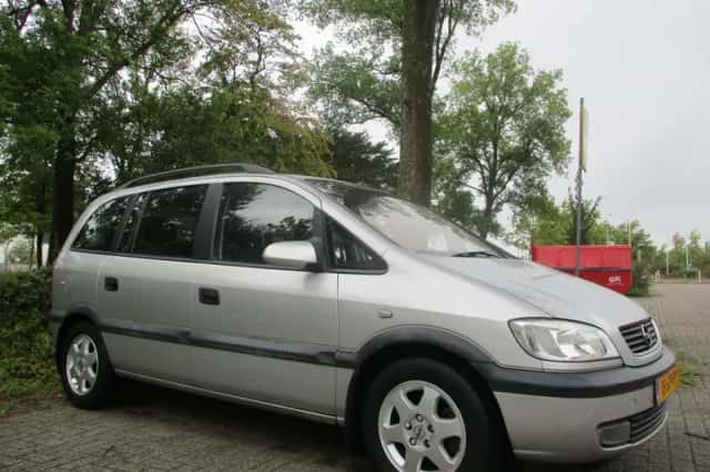 Opel Zafira (2001) thumbnail 2