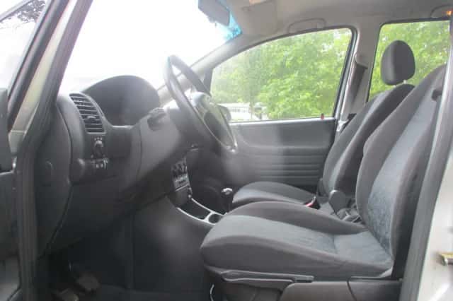Opel Zafira (2001) thumbnail 4