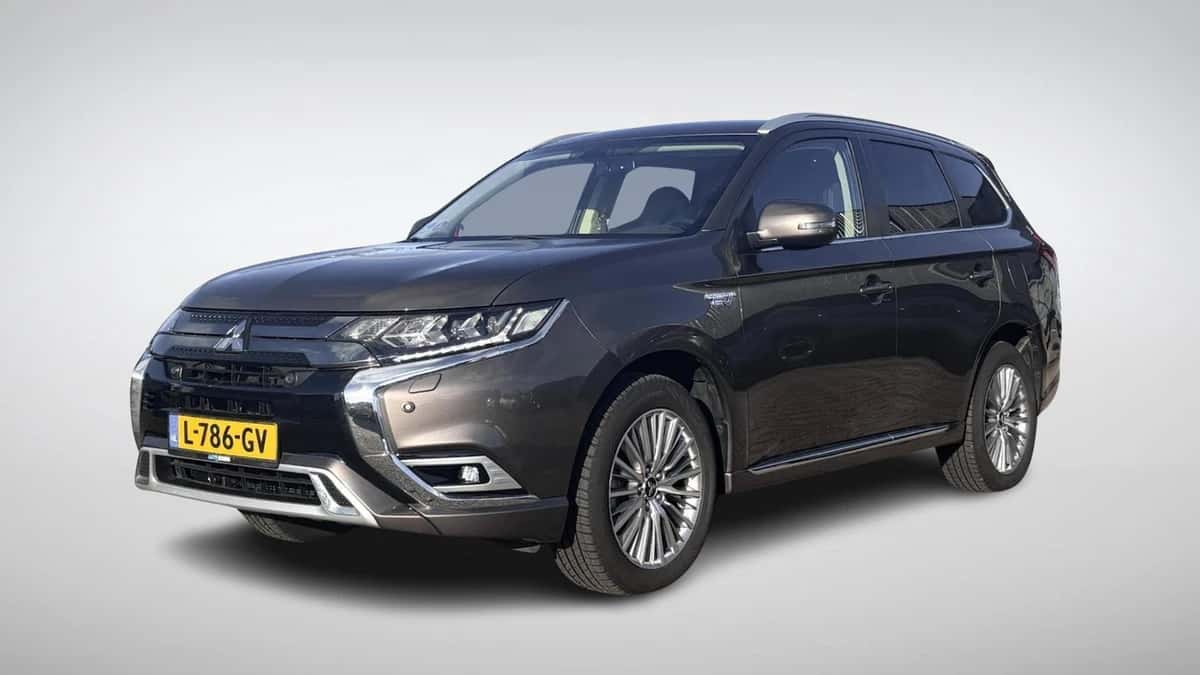 Mitsubishi Outlander (2021) — foto 1