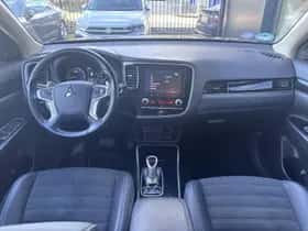Mitsubishi Outlander (2021) thumbnail 12